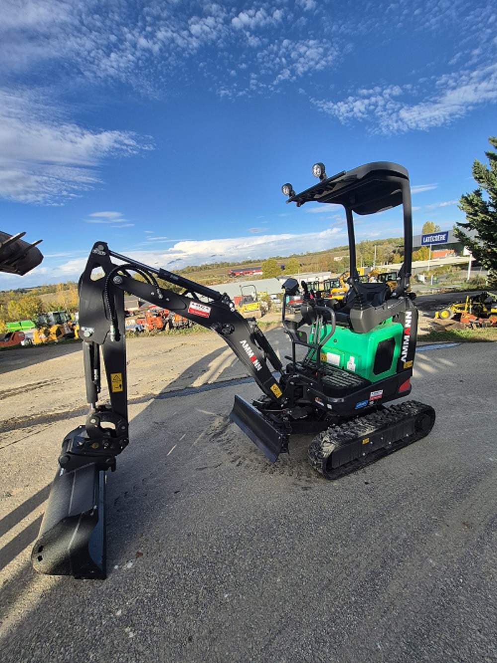 Location mini pelle électrique 1.5T compacte